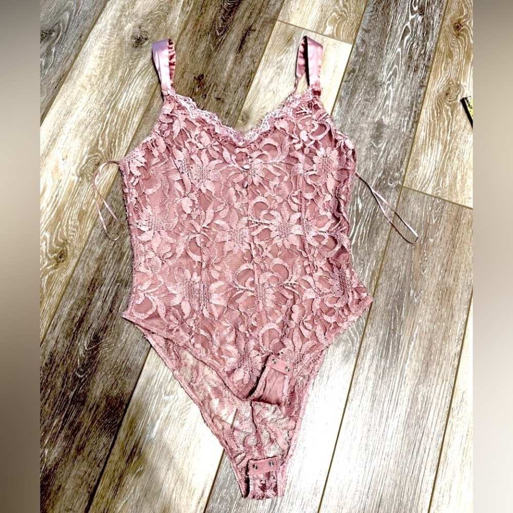 💝Sexy lace body suit with adjustable straps soft never worn new condition.